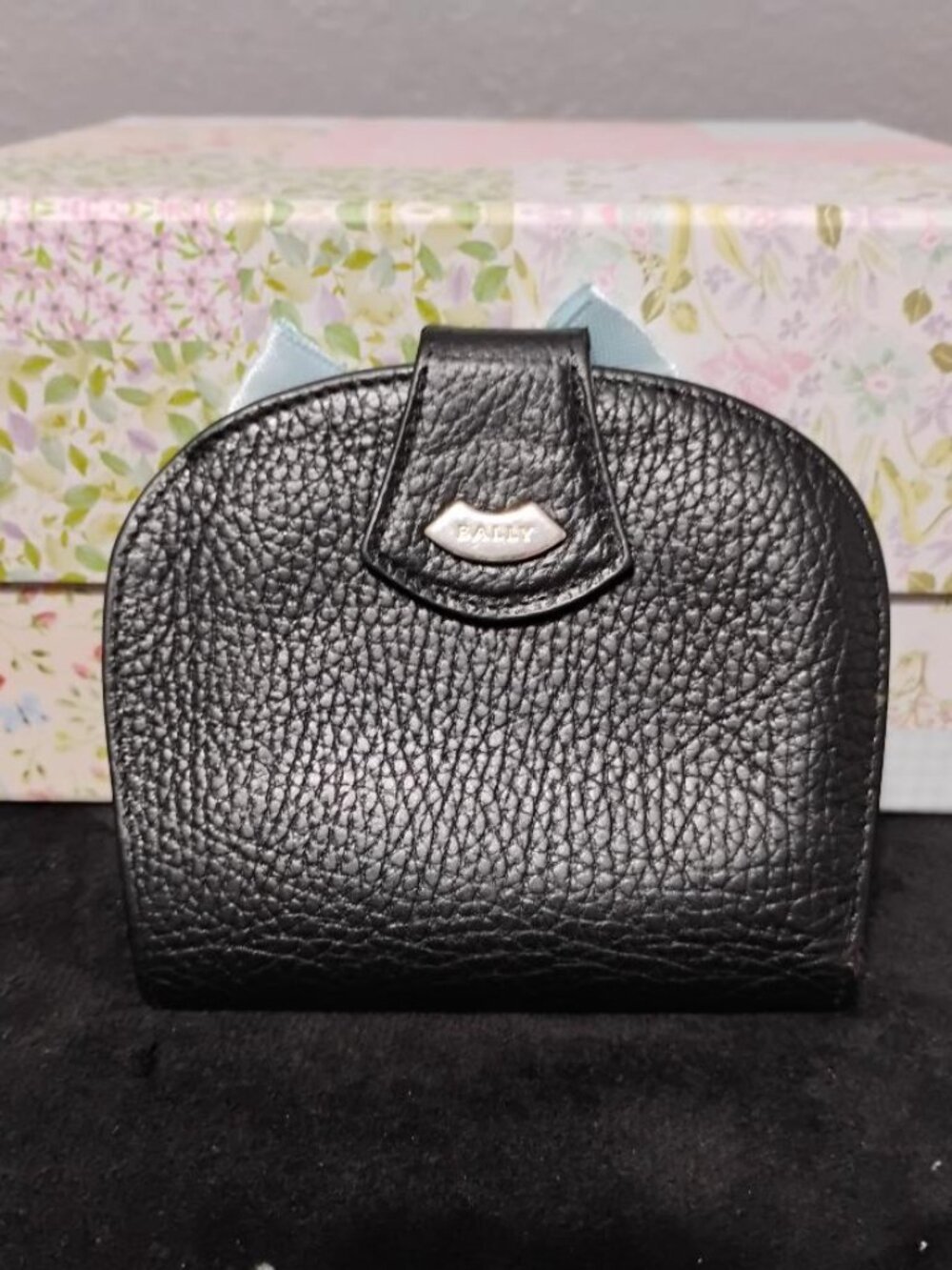 Bally Black Pebbled Leather Wallet Snap Closure Vintage